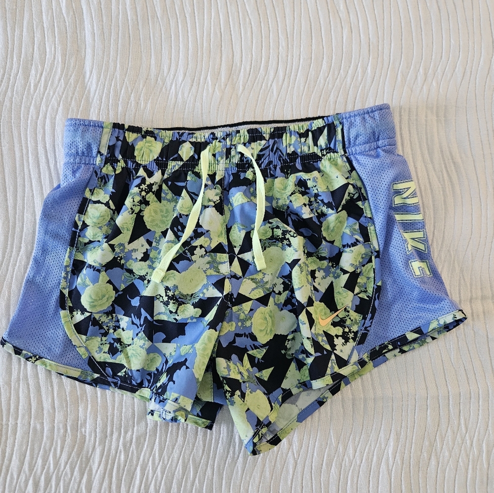 Girls Nike Shorts S